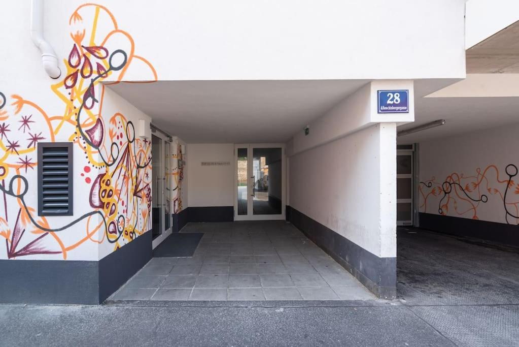 Neu Und Hell In Zentraler Ruhelage Mit Parkplatz Viena Exterior foto