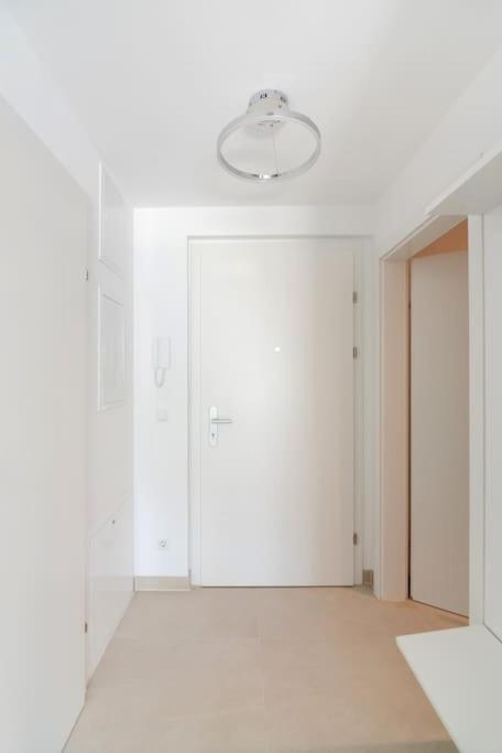 Neu Und Hell In Zentraler Ruhelage Mit Parkplatz Viena Exterior foto